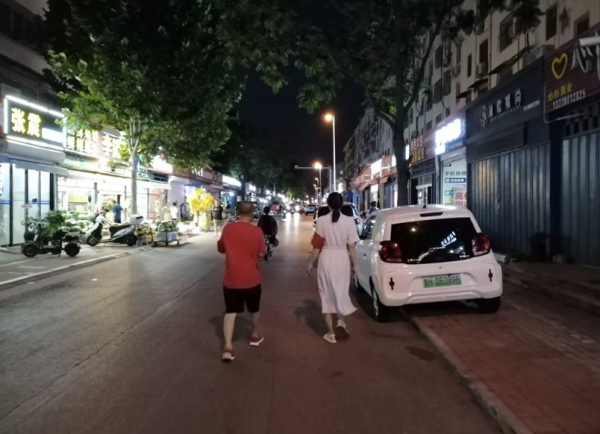 配资之家服务 南苑街道八铺社区开展群防群治夜巡志愿服务活动