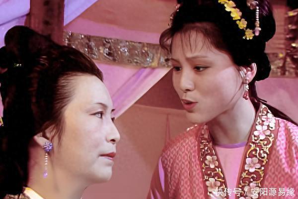 中国股票配资门户网站 袭人何时对贾母有了异心？林黛玉一句玩话，怡红院险些另立新主？